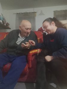 Elisabeth Gómez: profesional del cuidado y la atención domiciliaria que refuerza los servicios esenciales en la Sierra de Albacete