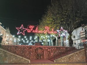 Riópar enciende su Navidad con el alumbrado de la Plaza Luis Escudero y la Calle Valencia