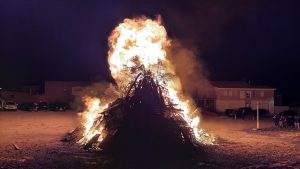 Las hogueras de invierno iluminan la provincia: de la tradición centenaria de Tobarra a la magia del “Bolo” en Aýna